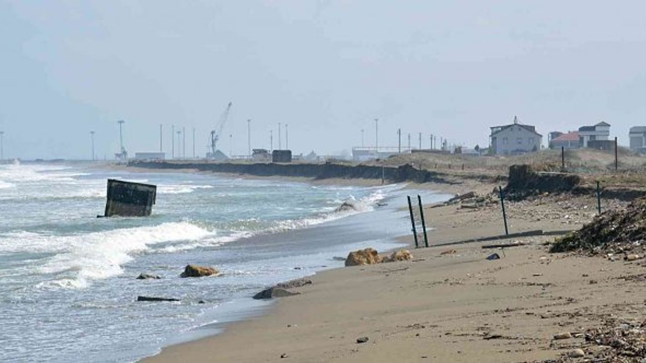 Karadeniz'in parça parça yuttuğu ilçede erozyon giderek artıyor!