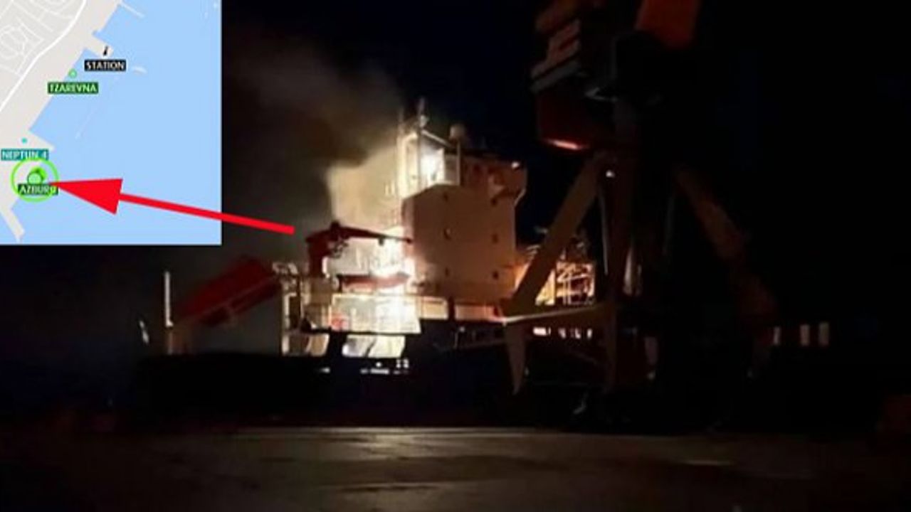 Mariupol'da genel kargo gemisi füzelerin hedefi oldu: 1 mürettebat yaralandı