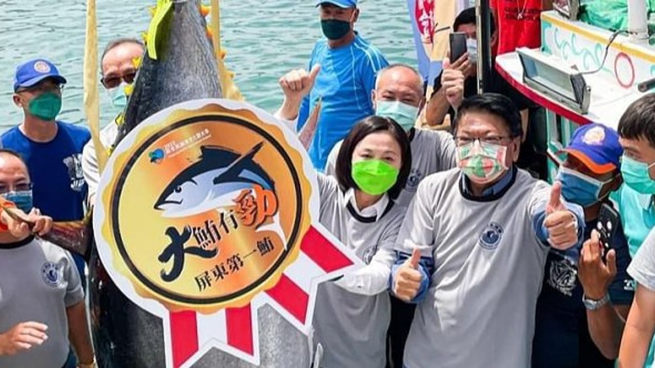 Tayvan'da dev ton balığı 1 milyon 87 bin liraya satıldı!