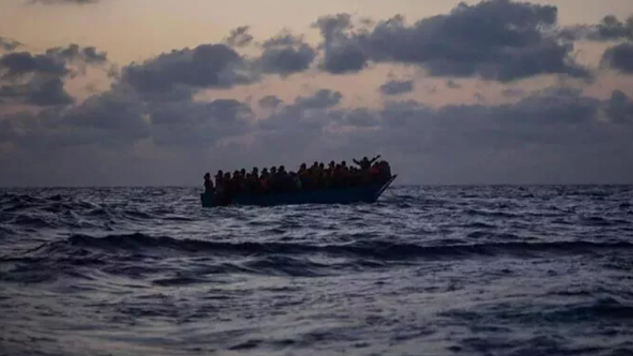 Tunus'ta göçmenleri taşıyan tekne battı: 12 ölü, 10 kayıp
