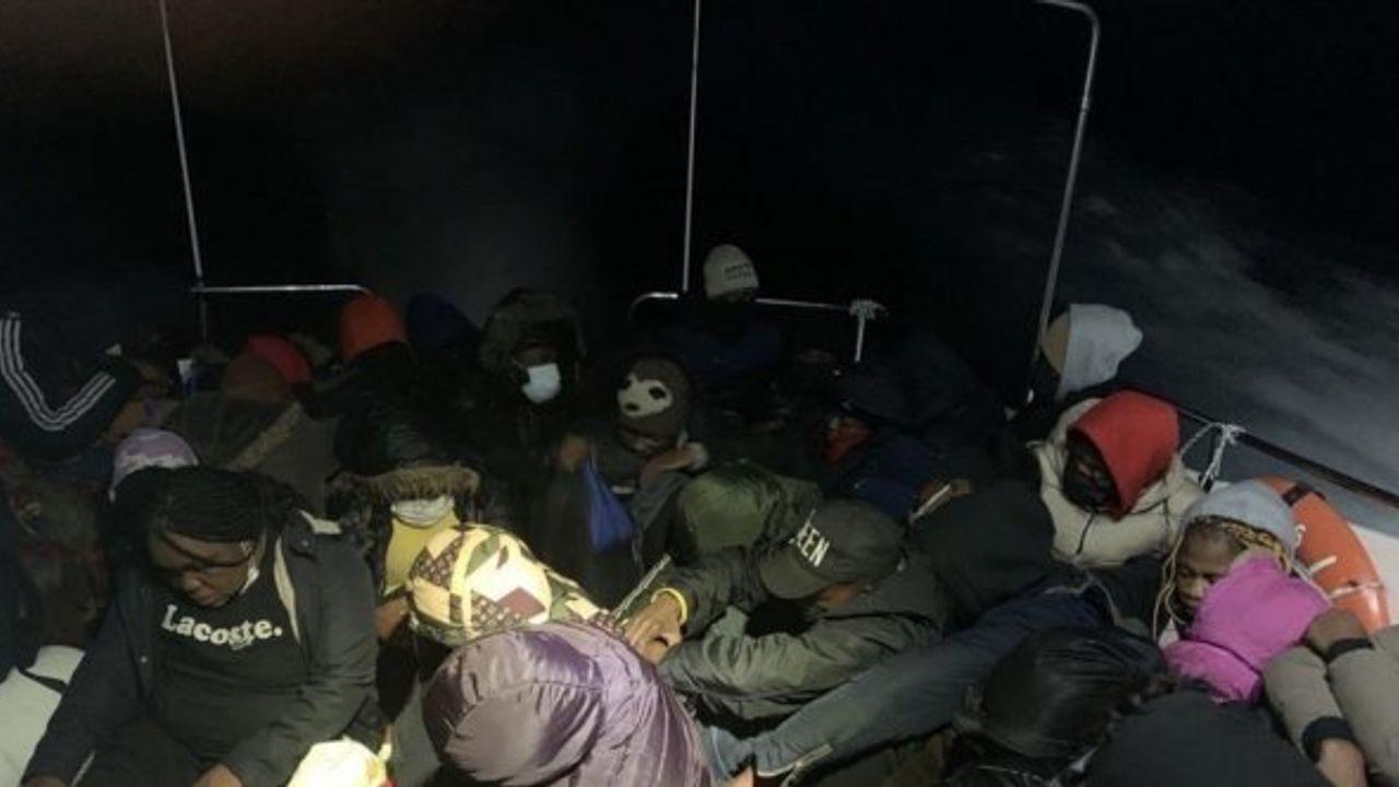 Türk karasularına itilen 37 göçmen kurtarıldı
