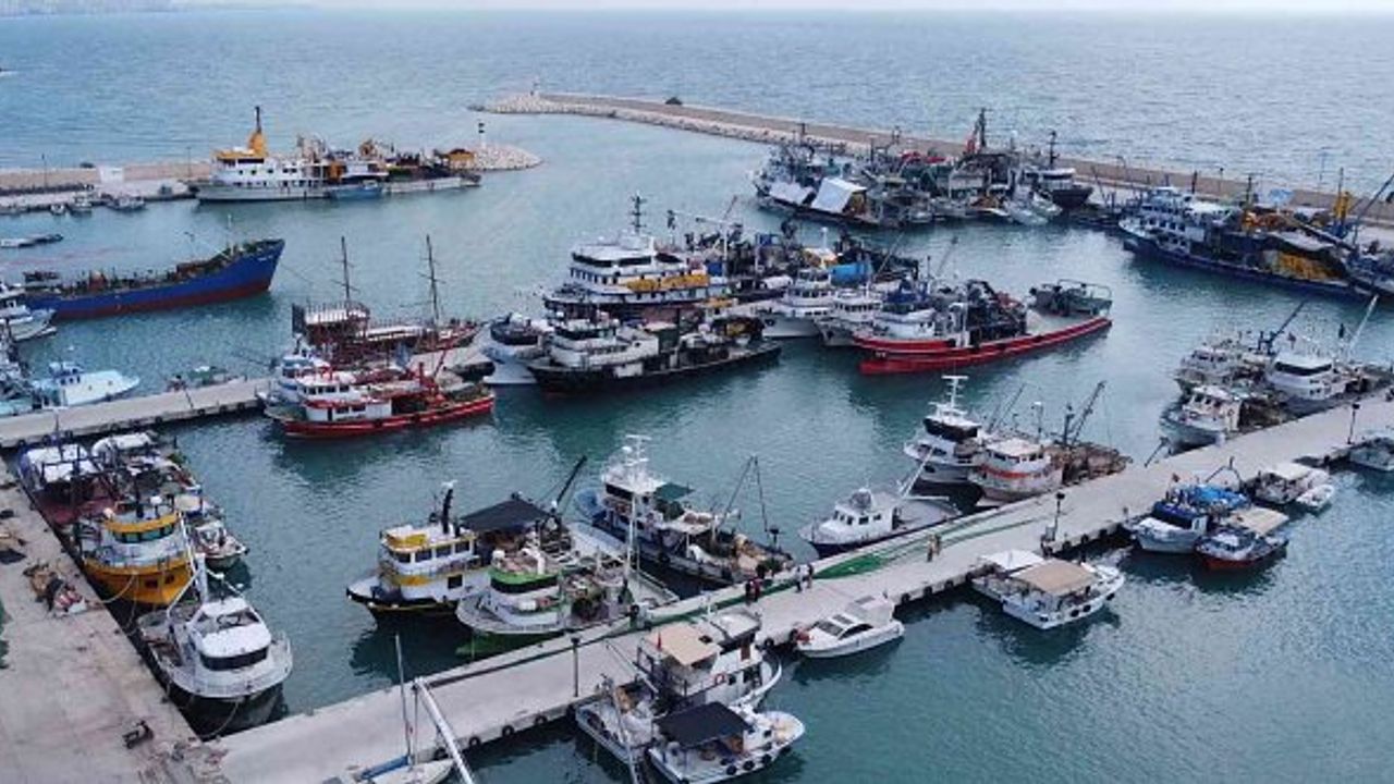 Akdeniz'de uluslararası sularda balıkçılara fırtına engeli