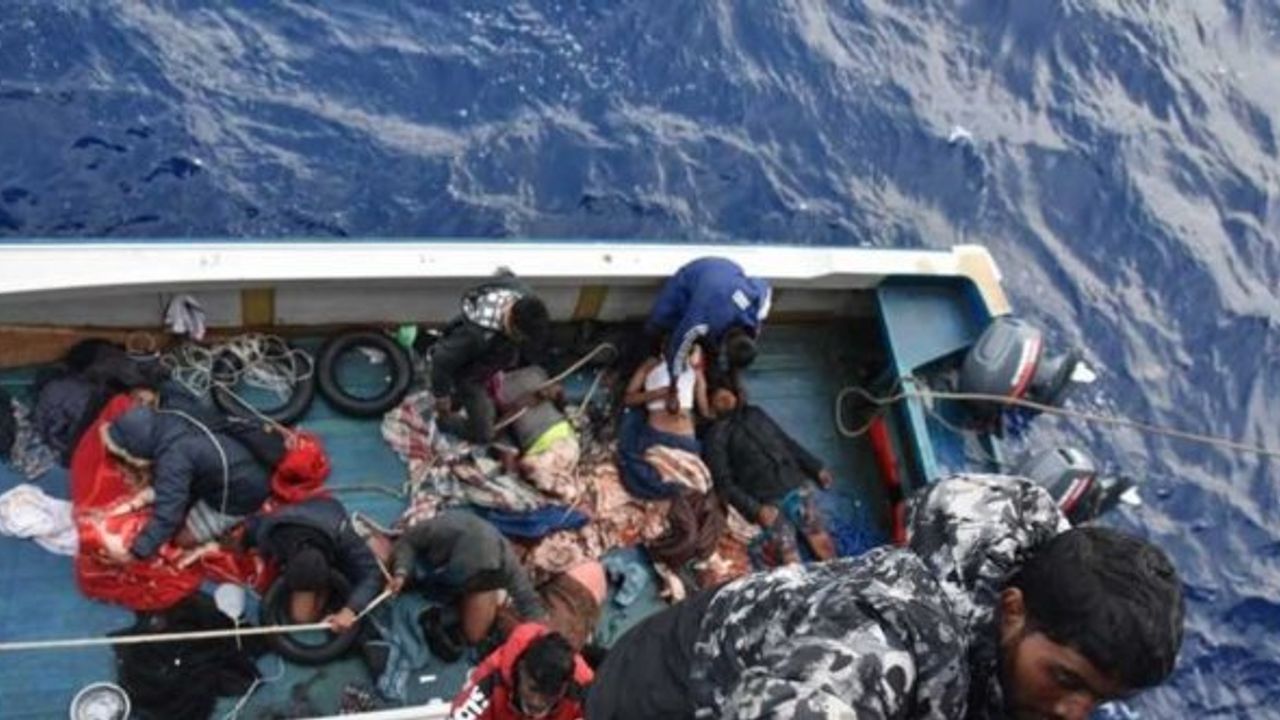 TCG GÖKÇEADA fırkateyni, Libya açıklarında Bangladeşli göçmenleri kurtardı