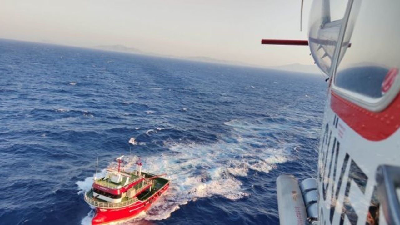 Açık denizde rahatsızlanan balıkçıya nefes kesen kurtarma operasyonu