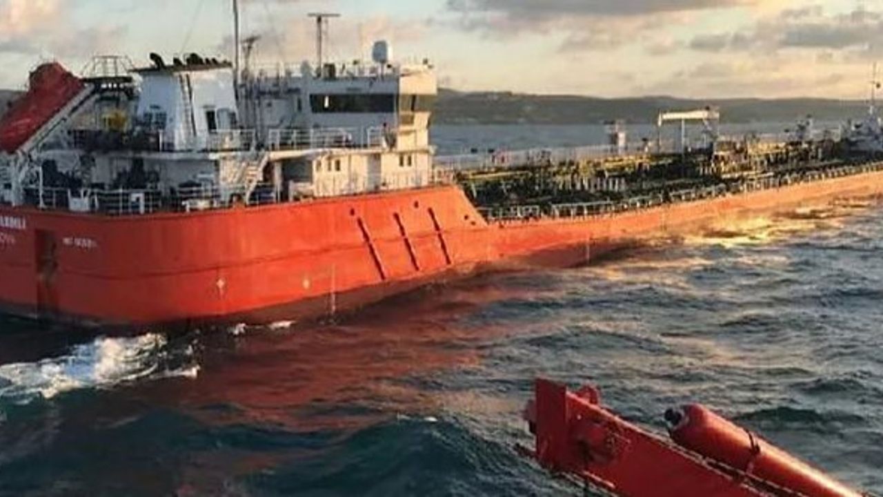 İstanbul Boğazı’nda arıza yapan gemi Türkeli Demir Sahası’na demirletildi