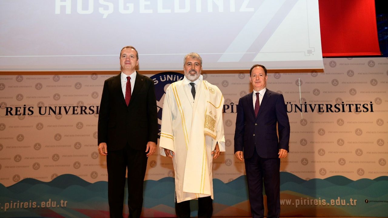 Piri Reis'te Rektör Prof. Dr. Oral Erdoğan, görevi Prof. Dr. Nafiz Arıca'ya devretti