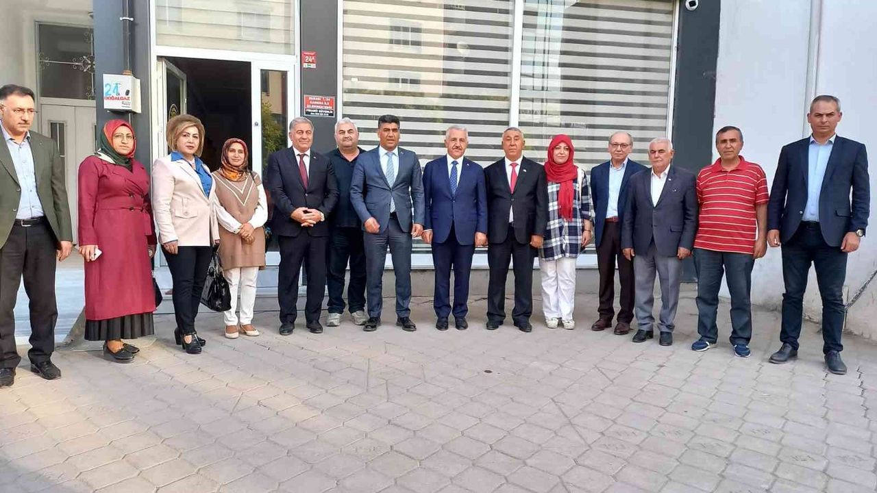 Ahmet Arslan, Iğdır Azerbaycan Evi Derneğini ziyaret etti
