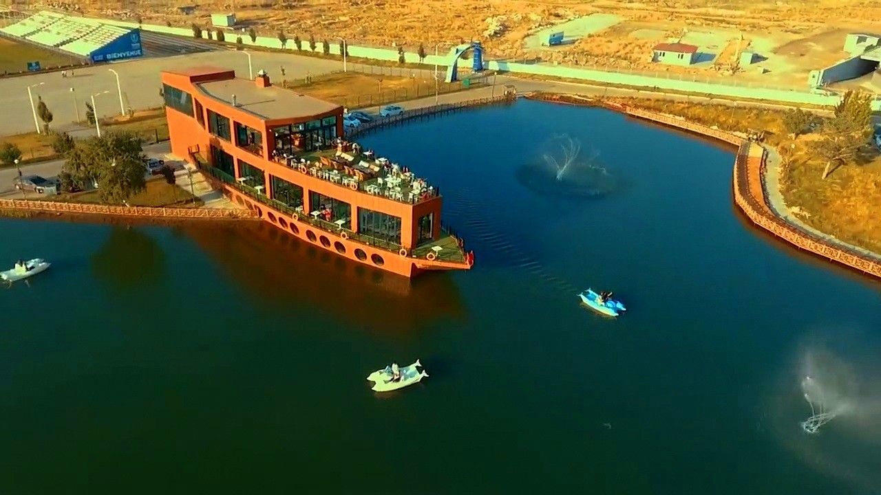 Erzurum'da deniz yok ama  "Gemi Kafe" var