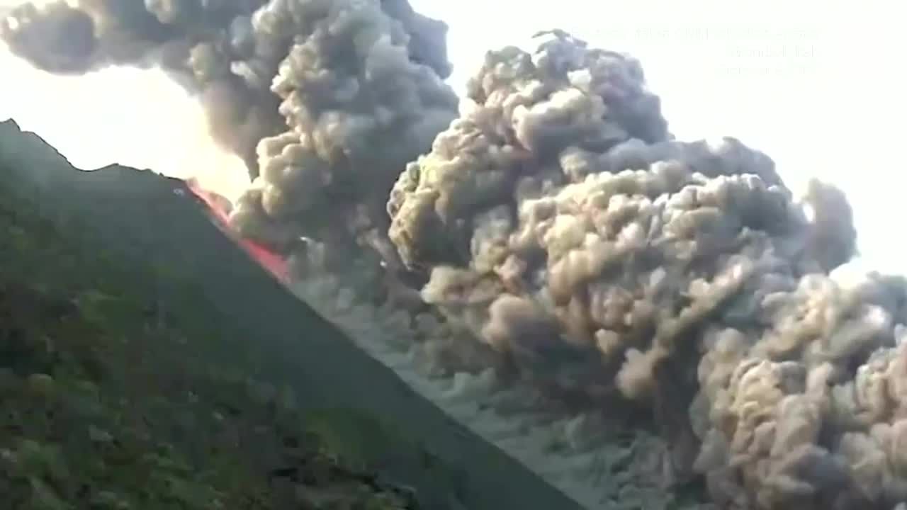 İtalya’daki Stromboli Yanardağı’nda patlama
