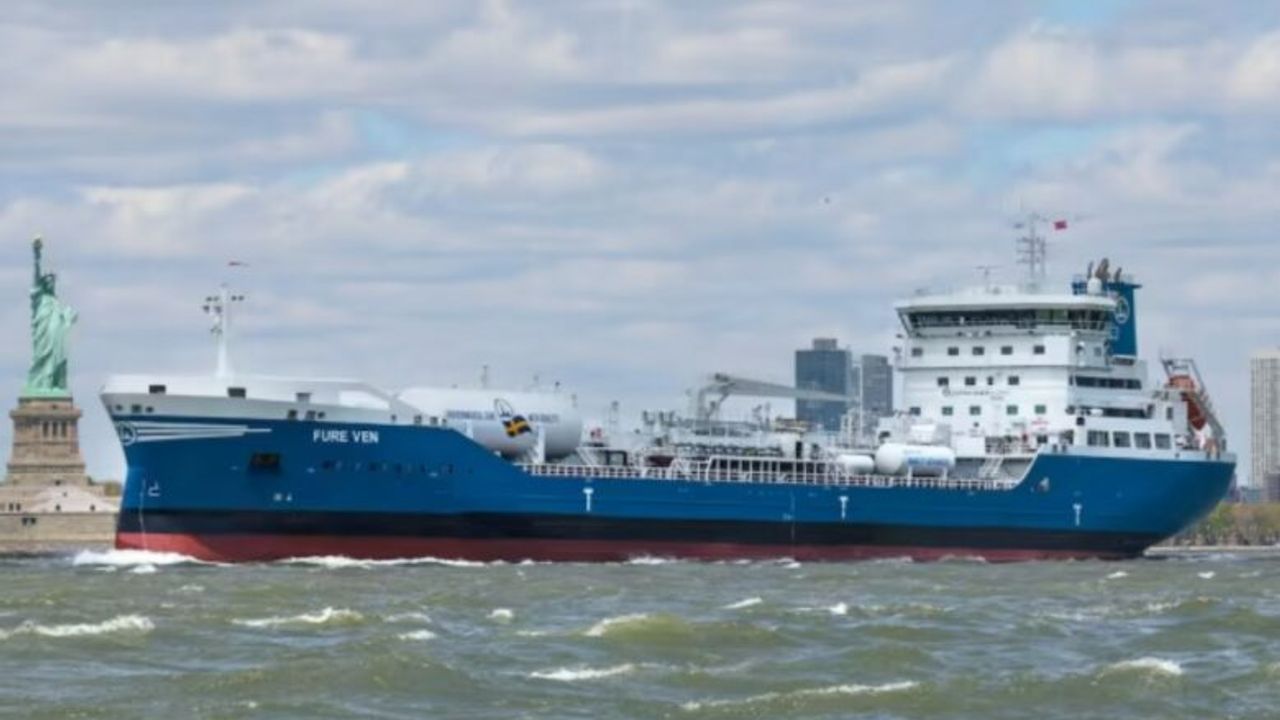 Furetank, Neste'ye iki tanker sattı