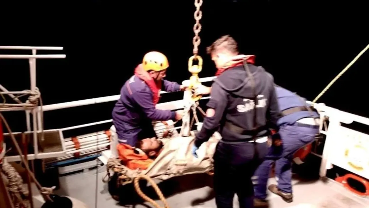 Sealion 1 adlı gemide zehirlenen 5 kişi hastaneye kaldırıldı