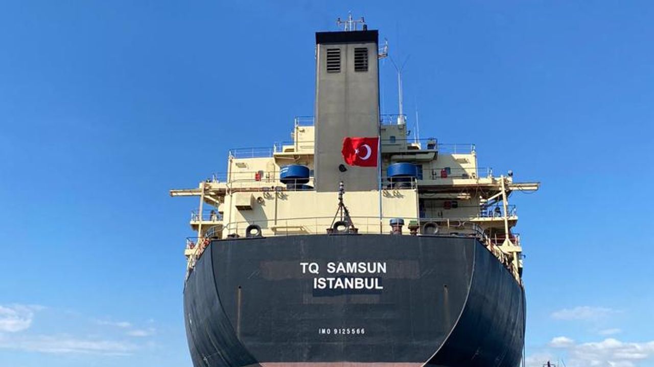 HGFH Denizcilik, TQ Samsun Gemisi'ne Türk Bayrağı çekti