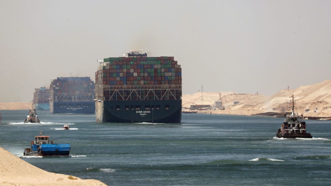 Süveyş Kanalı 7 Milyar Dolar ile rekor kırdı
