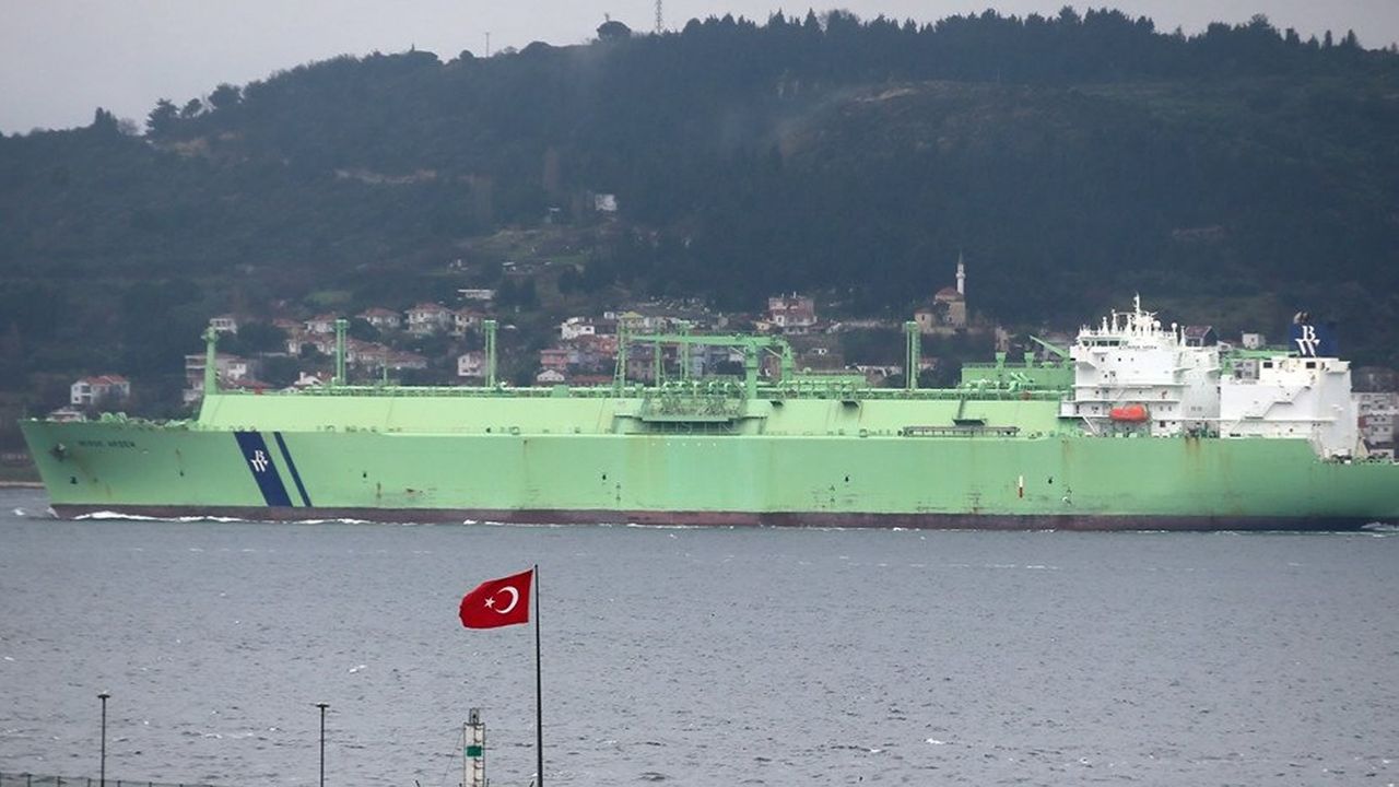 Berge Arzew doğal gaz (LNG) gemisinden nakil işlemi başladı
