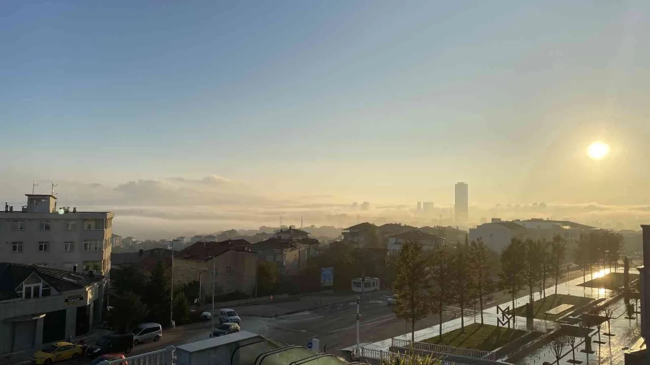 Yoğun sis İstanbul'da vapur seferlerini sekteye uğrattı
