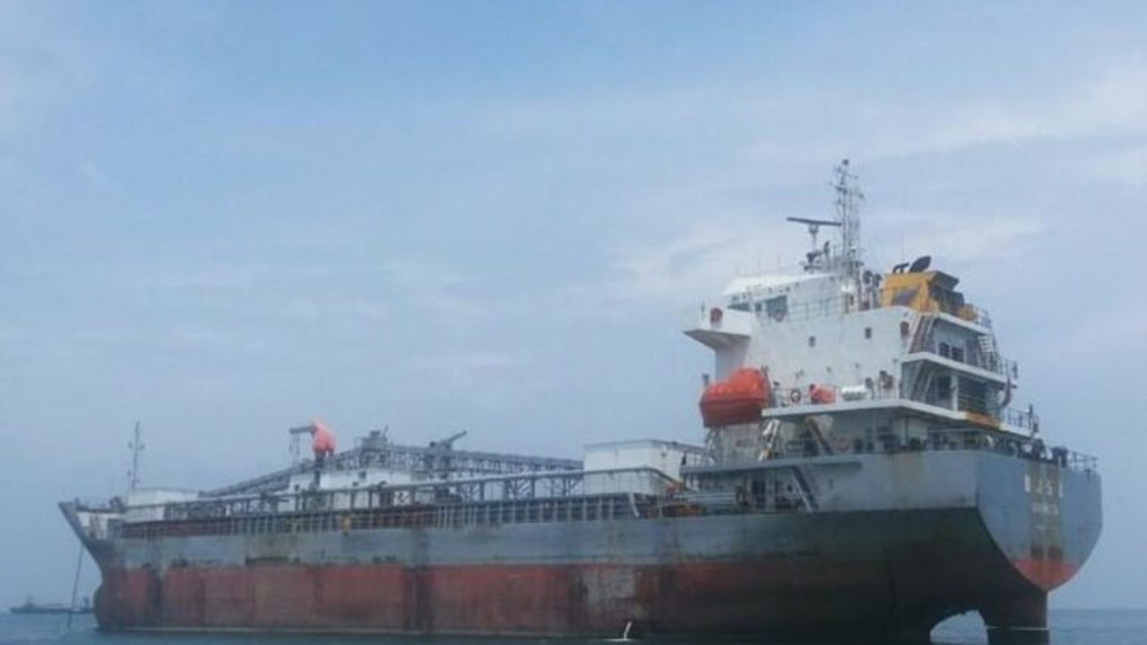 Tayvan açıklarında çimento gemisi batttı; on iki kişi kayıp