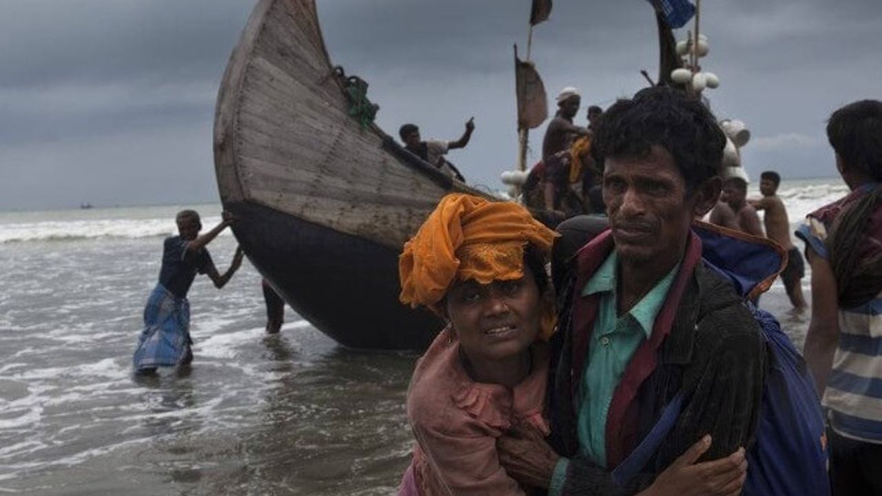 BM, Denizde Sürüklenen 190 Arakanlı İçin Kurtarma Çağrısında Bulundu