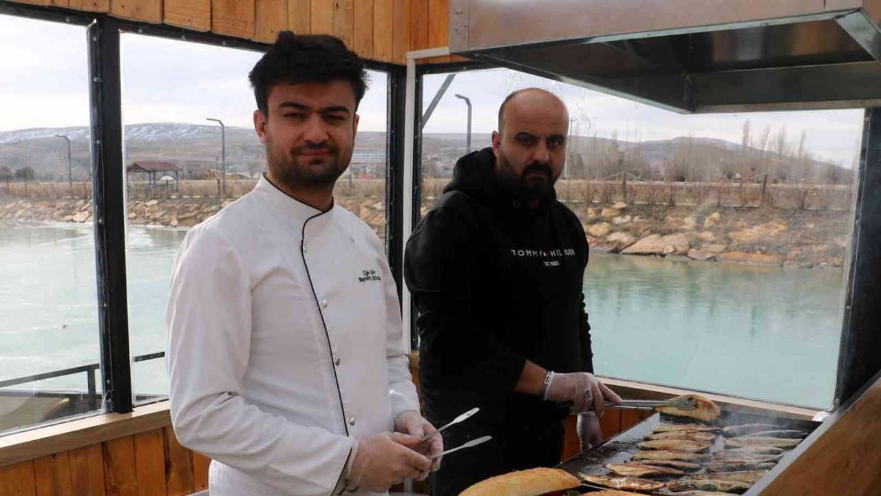 Sivas’ta teknede balık ekmek keyfi yaşanıyor