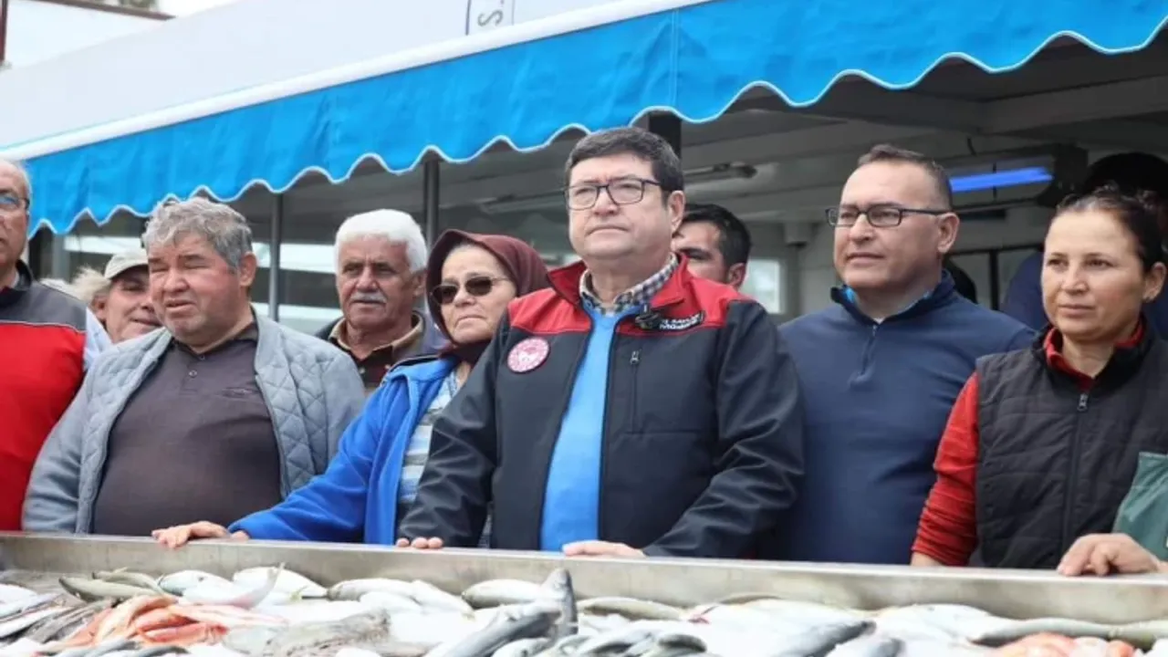 Bodrum'da mezatla satılan balıklardan elde edilen gelir depremzedelere bağışlandı