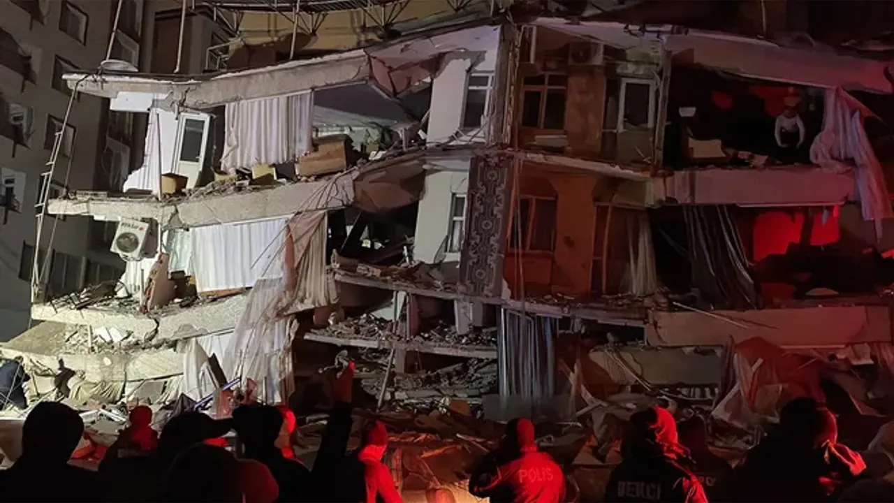 AFAD: “Kahramanmaraş’ta 7.4 büyüklüğünde deprem oldu”