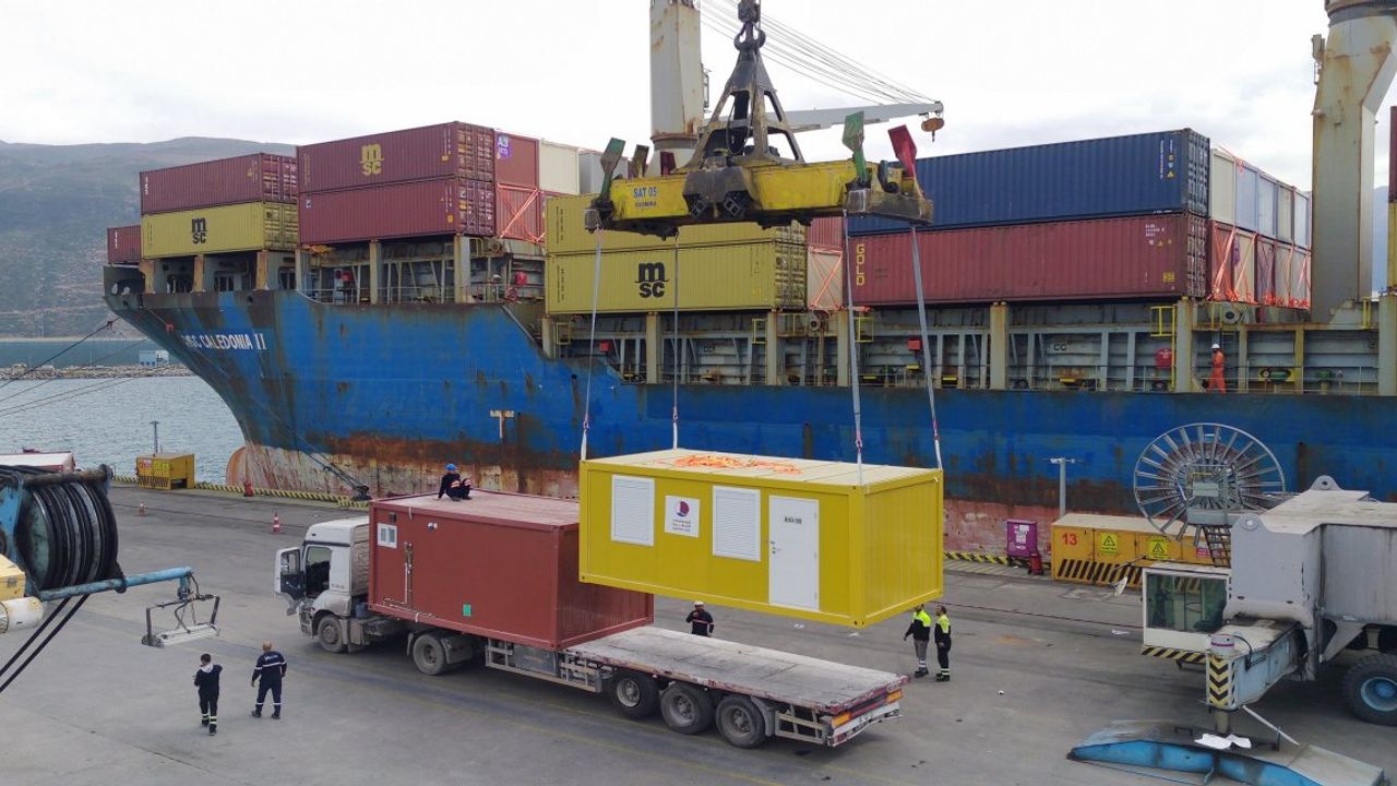 MSC Caledonia II, 522 adet yaşam konteyneri ile İskenderun'da