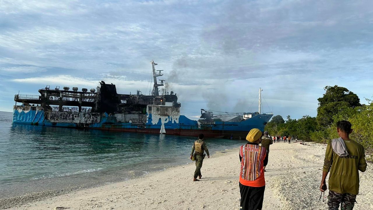 Filipinler'de yolcu gemisinde yangın çıktı