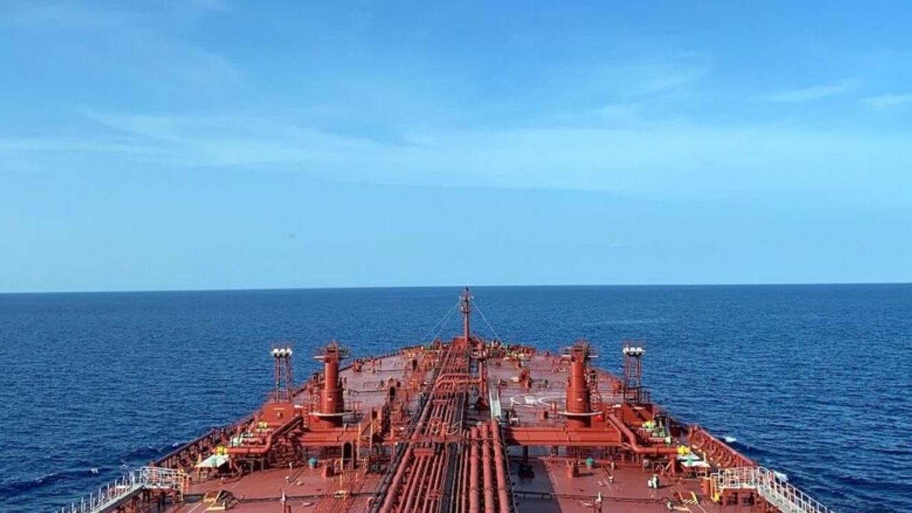 Yunan gemileri Rus petrol ihracatının pazar payını artırıyor