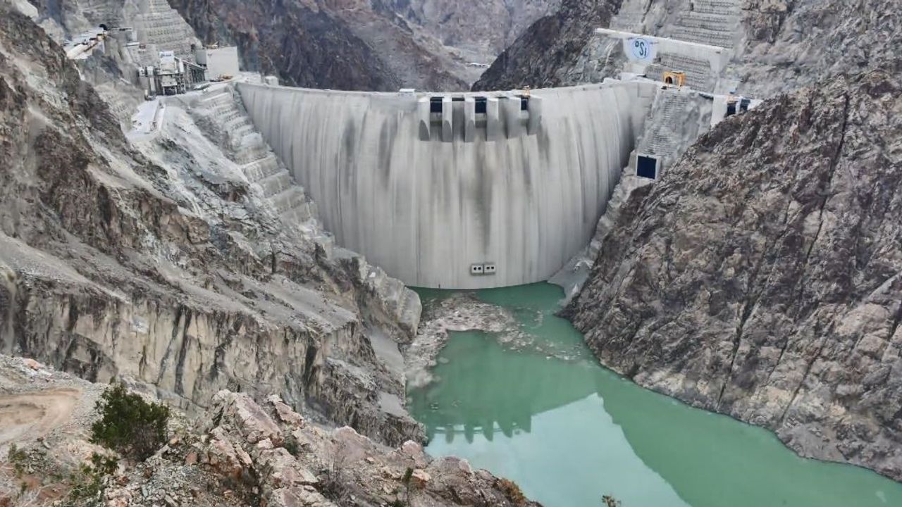 Yusufeli Barajı ve HES’te su yüksekliği 100 metreyi buldu