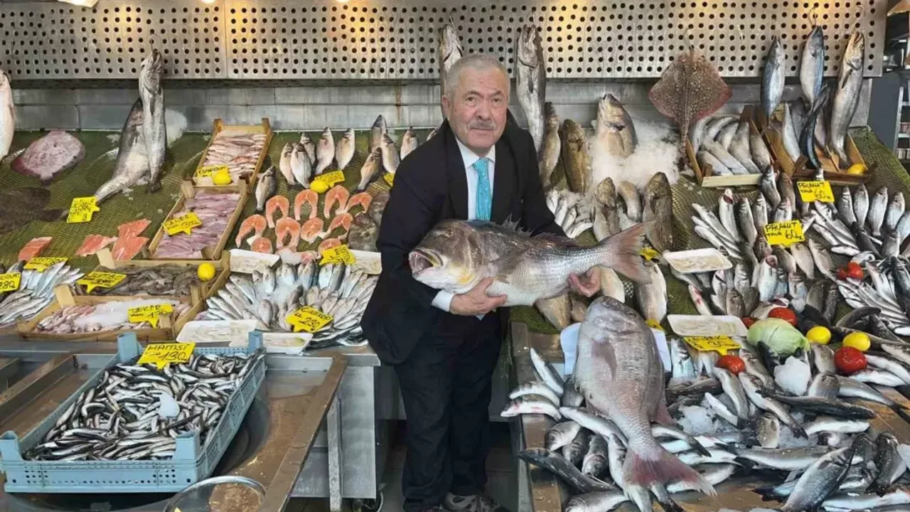 İstanbul’da balıkçılar 20 kiloluk Mercan balığı yakaladı