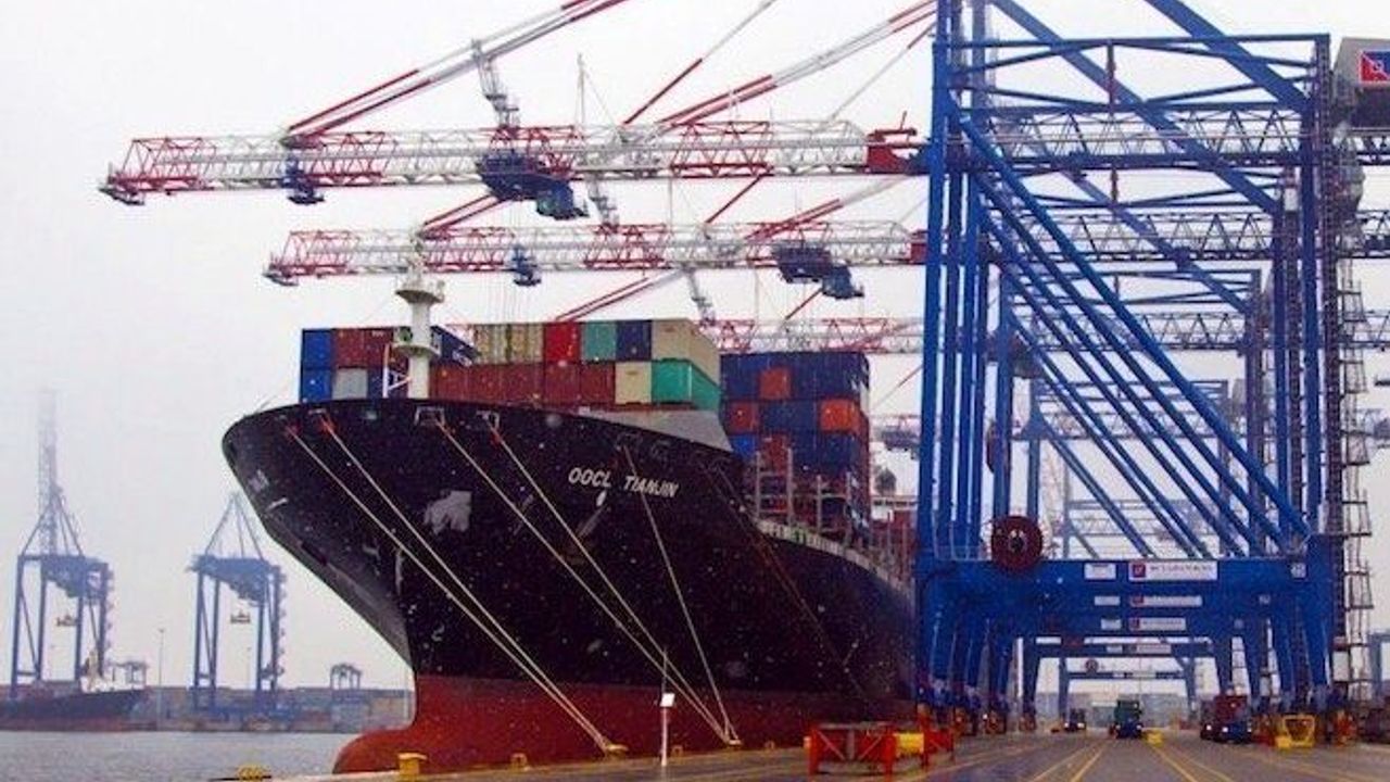 Global Ship Lease, 8.500 teu'luk dört gemi satın aldı