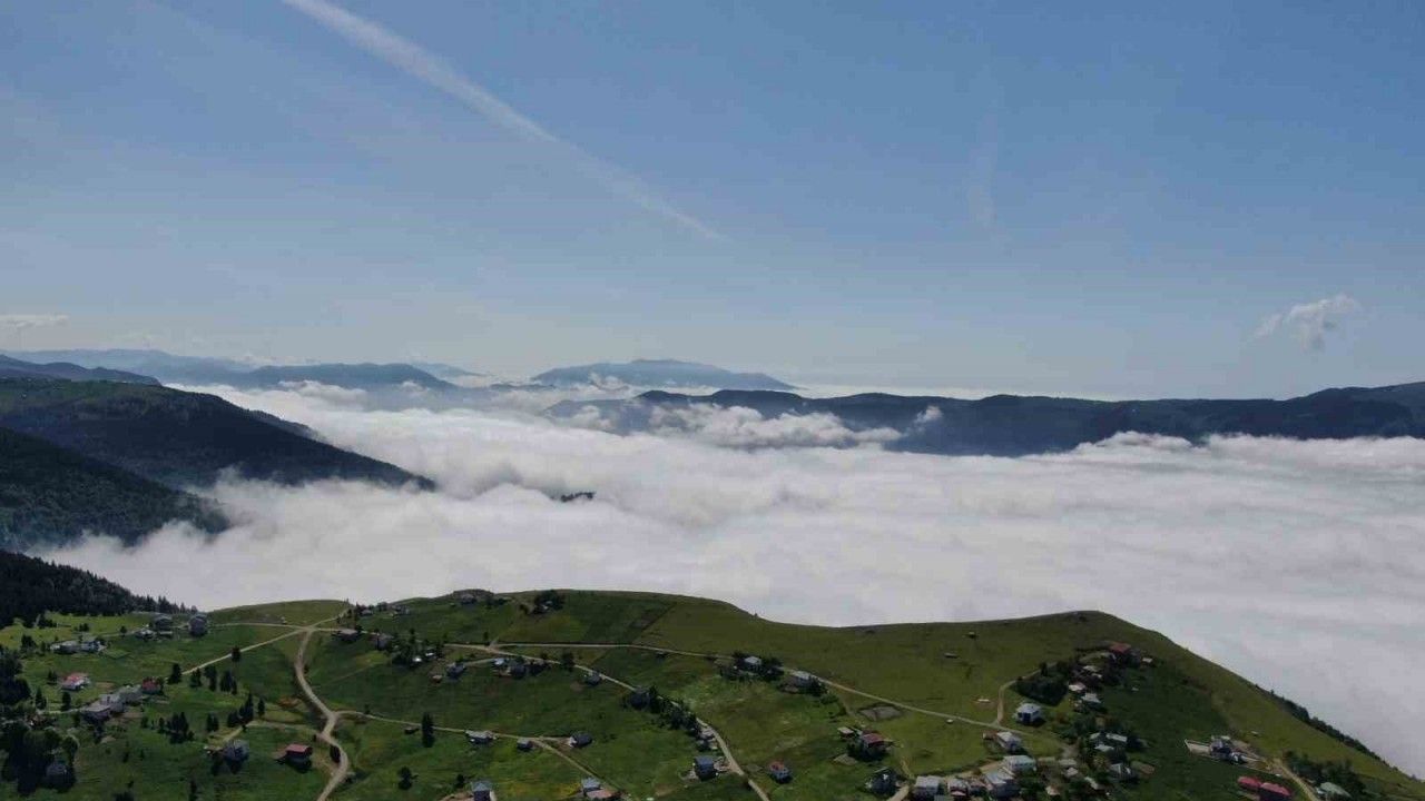 Trabzon’un yaylalarından eşsiz bulut denizi manzaraları