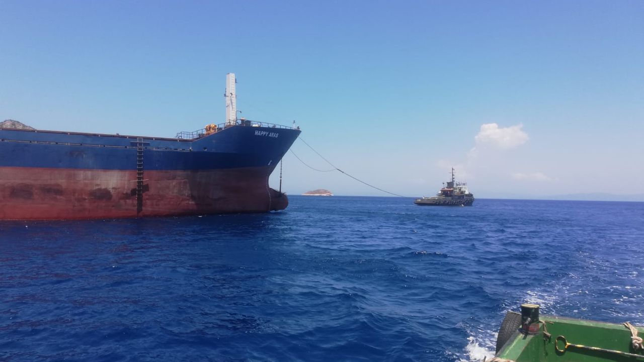 Datça'da karaya oturan Happy Aras isimli gemi kurtarıldı