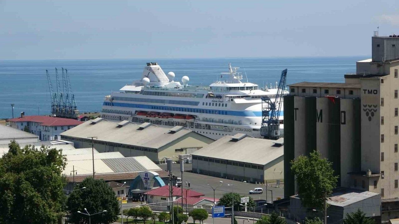ASTORİA GRANDE Trabzon Limanını mesken tuttu