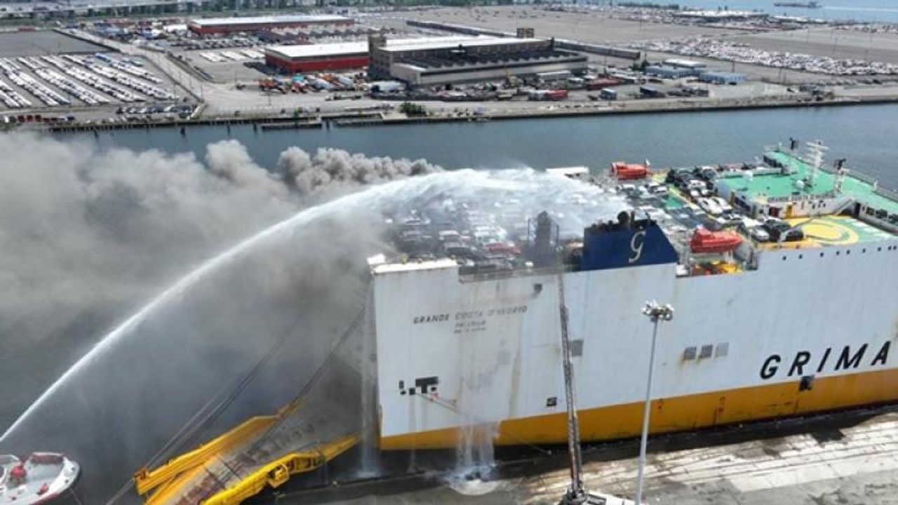 ABD'de gemi yangını: 2 ölü, 5 yaralı