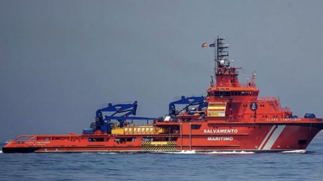Kanarya Adaları açıklarında kaybolan teknedeki 86 göçmen kurtarıldı