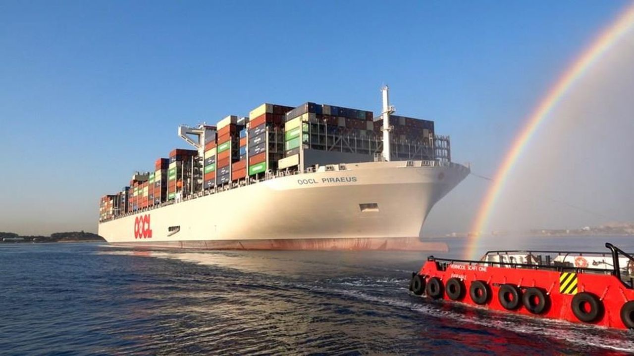 Pire Limanı, Mega Konteyner Gemisi OOCL PIRAEUS'u Ağırlıyor
