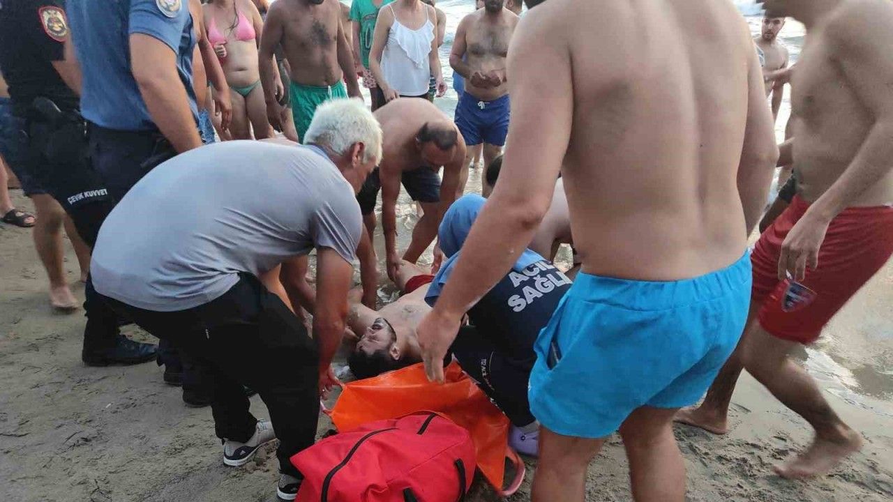 Kuşadası’nda boğulma tehlikesi geçiren bir kişi kurtarıldı