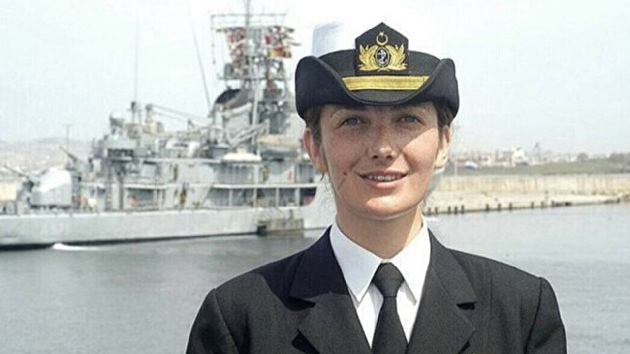 Türk Silahlı Kuvvetleri'nin ilk kadın amirali; Gökçen Fırat