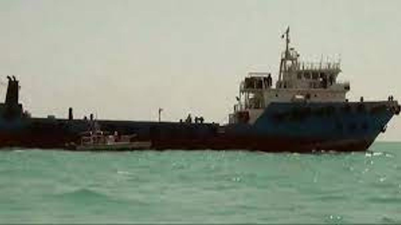 İran, 100 bin litre kaçak akaryakıt taşıyan gemiye el koydu
