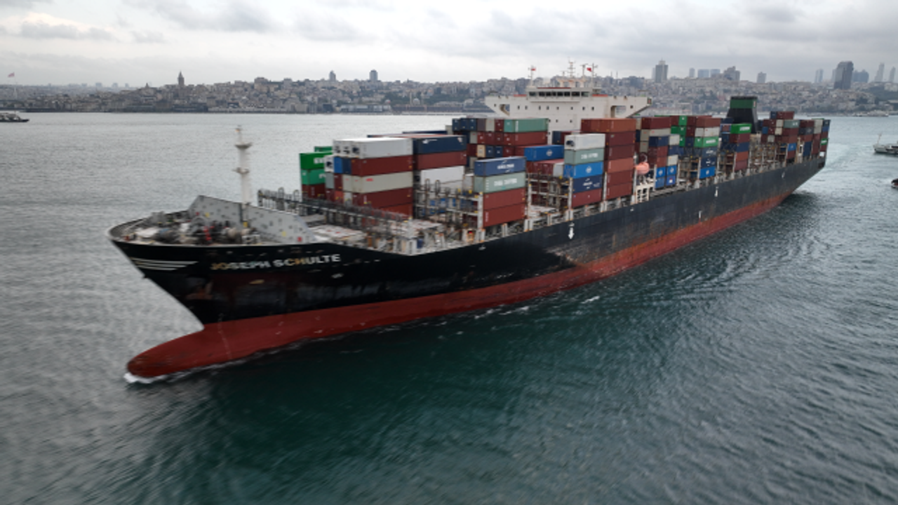 1,5 yıl Odesa Limanı'nda kalan Joseph Schulte gemisi İstanbul'a demirledi