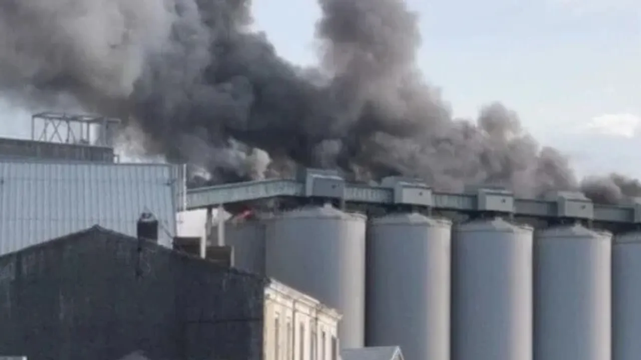 Fransa'nın La Rochelle limanında yangın çıktı
