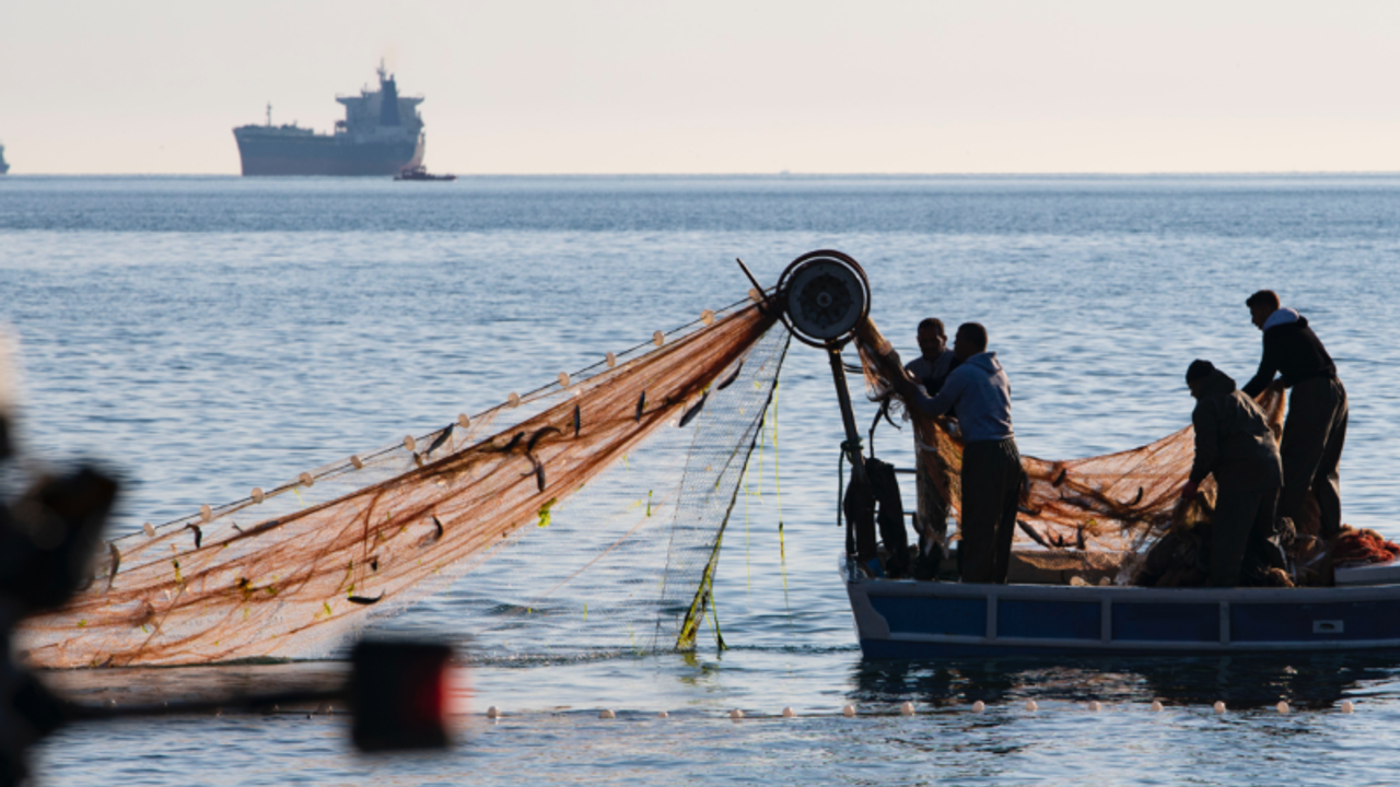 Balıkçı esnafı, teknelerin avlanmaya çıkmadığını iddia etti