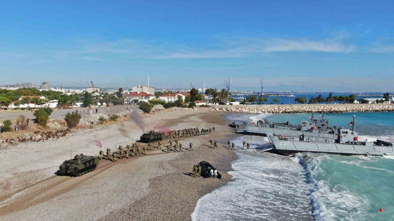 Türk Deniz Kuvvetleri "Doğu Akdeniz-2023 Tatbikatı"nda nefes kesti