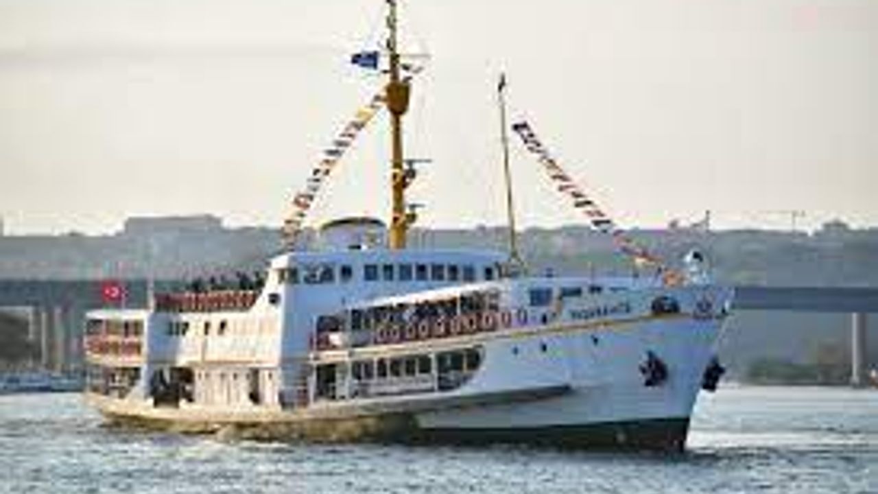 İstanbul Boğazı çift yönlü gemi trafiğine kapatıldı