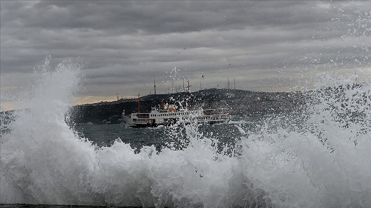 İstanbul'da vapur seferlerine hava muhalefeti engeli
