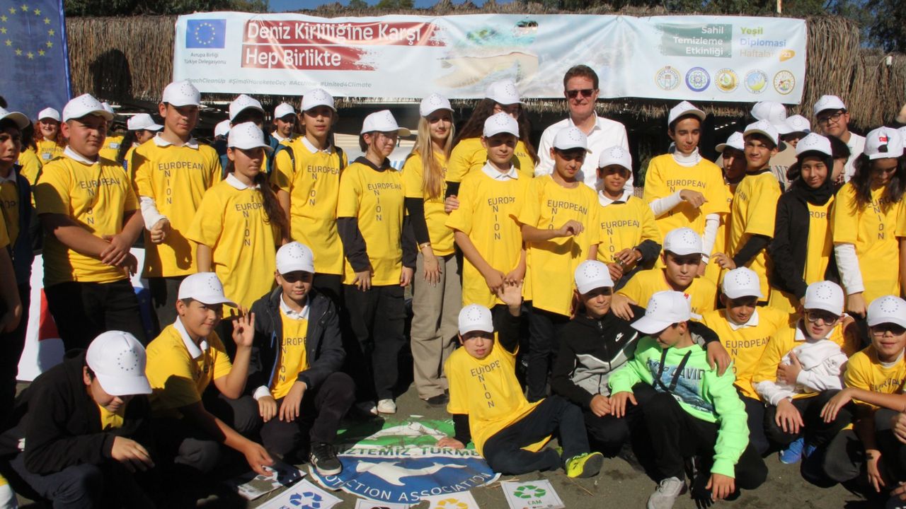 Çocuklar, AB Türkiye Delegasyonu desteğiyle kıyıyı temizledi