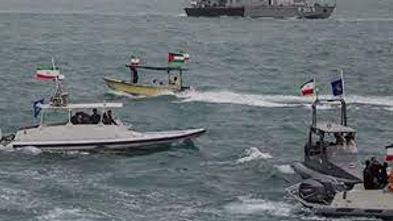 İran, 12 bin litrelik kaçak akaryakıt taşıyan 17 tekneye el koydu