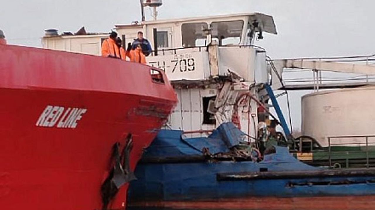 Rusya'da RED LINE adlı kargo gemisi ile tanker çarpıştı