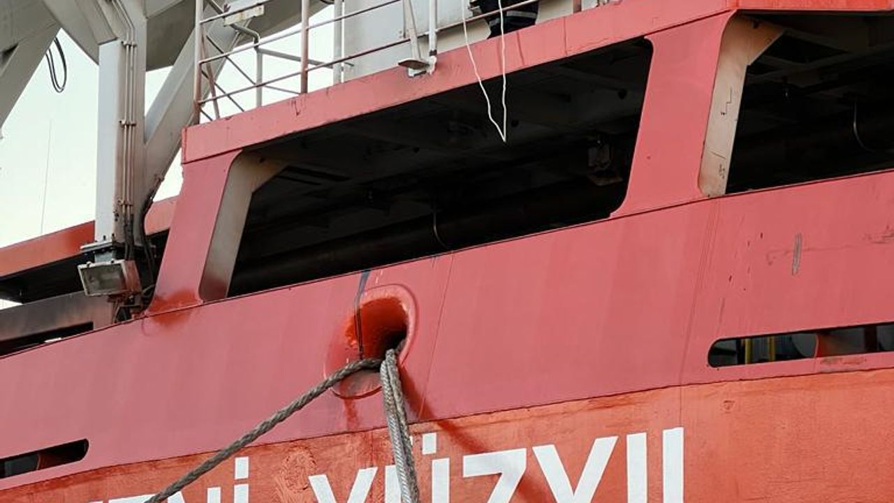 YENİ YÜZYIL isimli tankere Türk Bayrağı çekildi