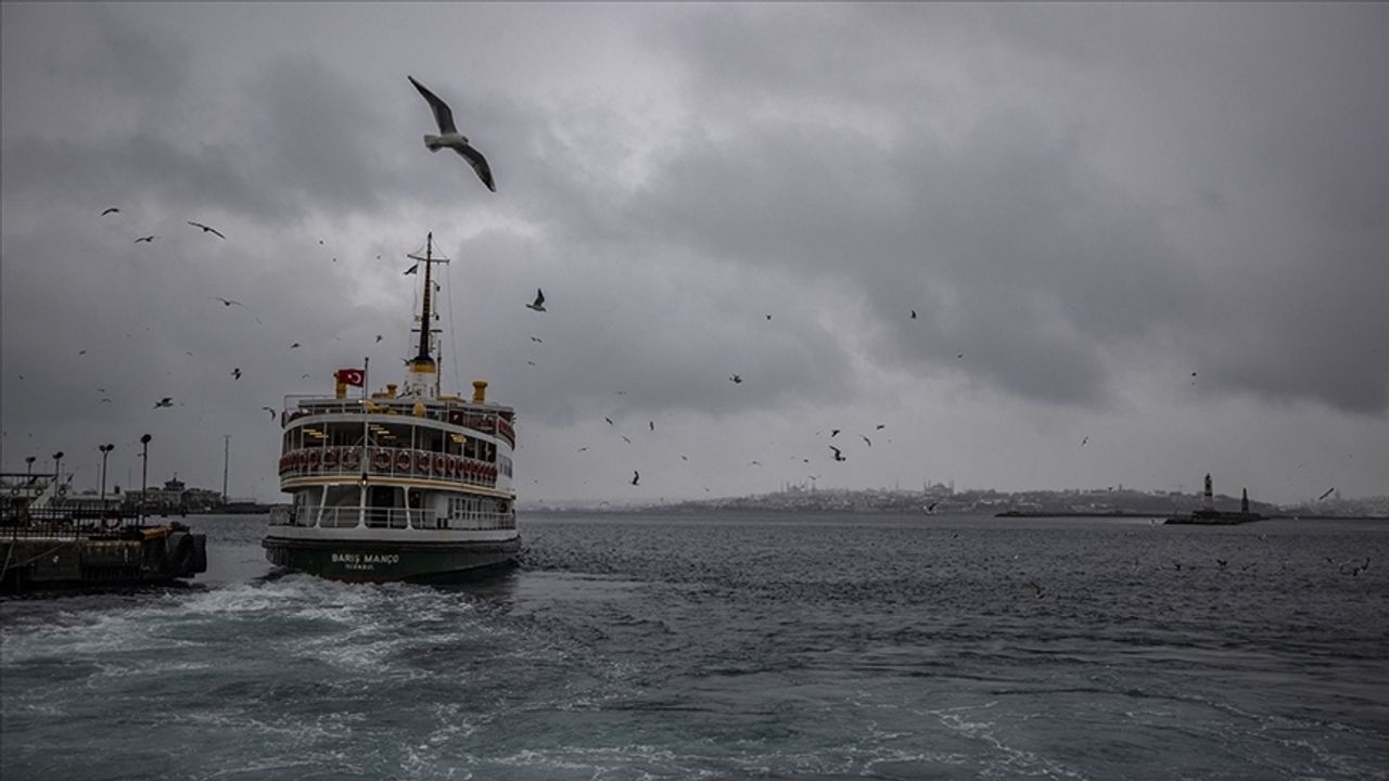 İstanbul'da hava muhalefeti nedeniyle bazı vapur seferleri yapılamıyor